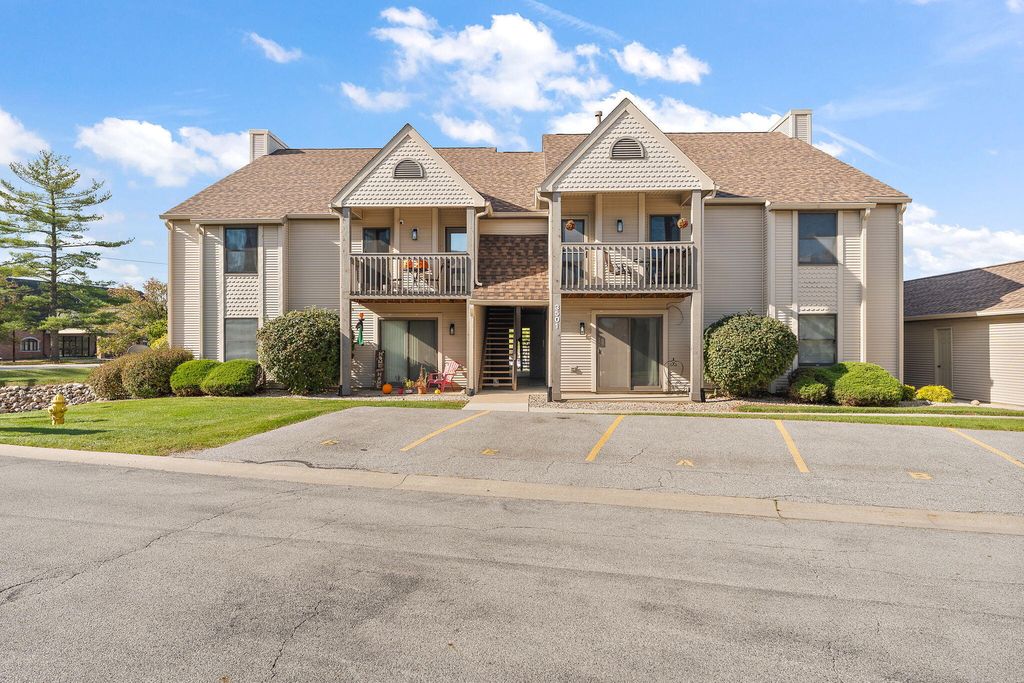 Photo of 3501 Timberbridge Drive #F, Valparaiso, IN 46383 (MLS # 830106)