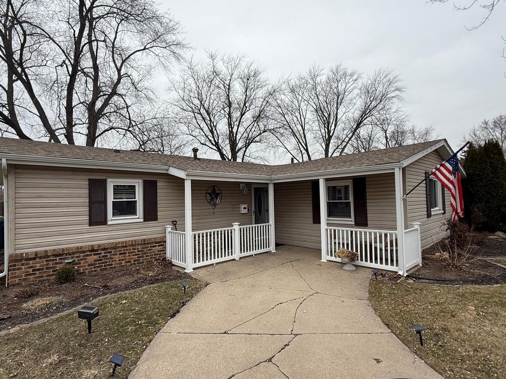 Photo of 1226 N Glenwood Avenue, Griffith, IN 46319 (MLS # 835533)