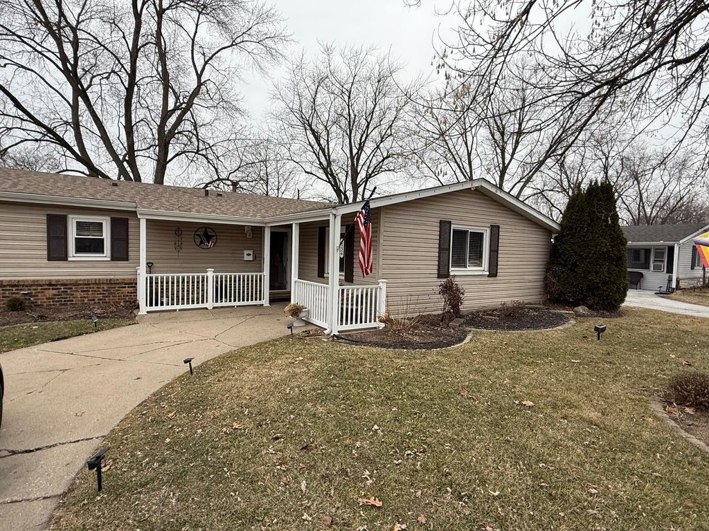 Photo of 1226 N Glenwood Avenue, Griffith, IN 46319 (MLS # 835533)
