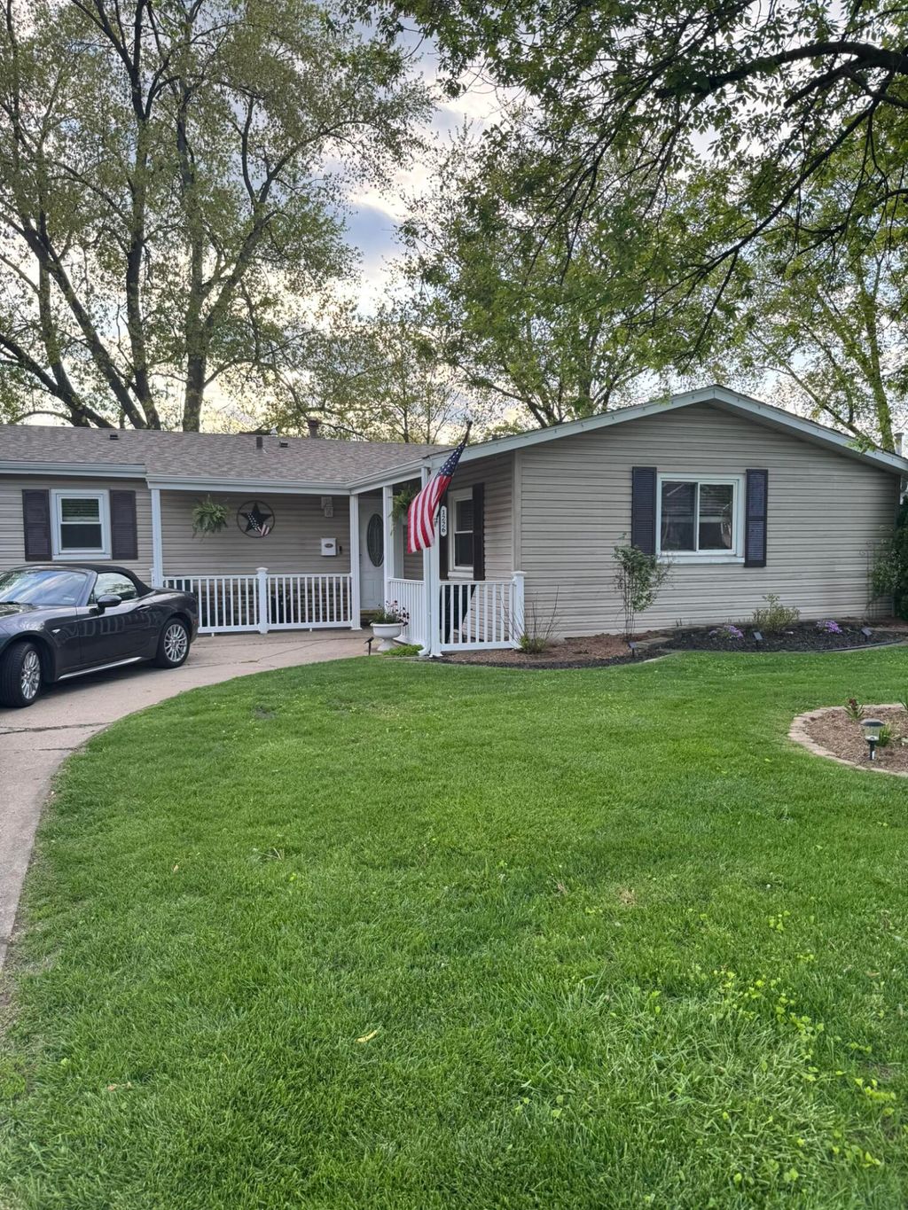 Photo of 1226 N Glenwood Avenue, Griffith, IN 46319 (MLS # 835533)