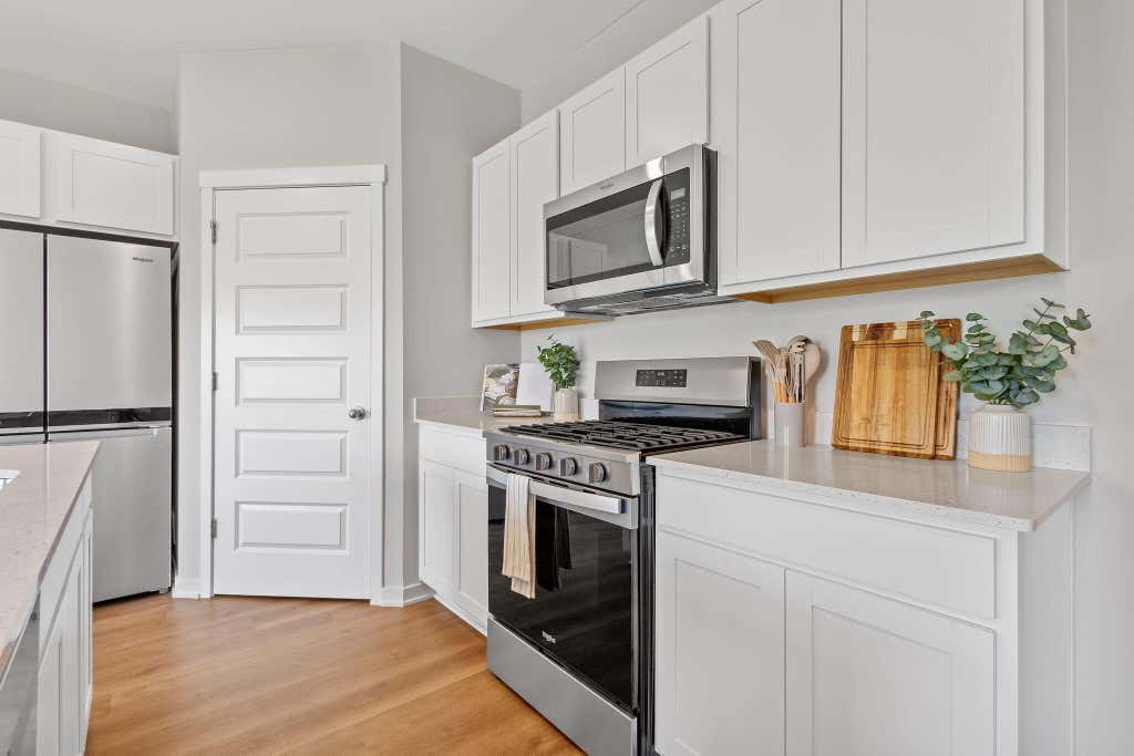 Photo of 218 Cressmoor Boulevard, Hobart, IN 46342 (MLS # 841853)