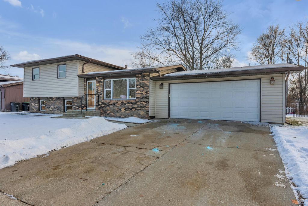 Photo of 6395 Valleyview Avenue, Portage, IN 46368 (MLS # 831854)