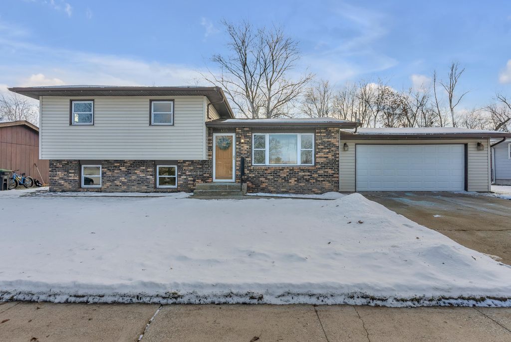 Photo of 6395 Valleyview Avenue, Portage, IN 46368 (MLS # 831854)