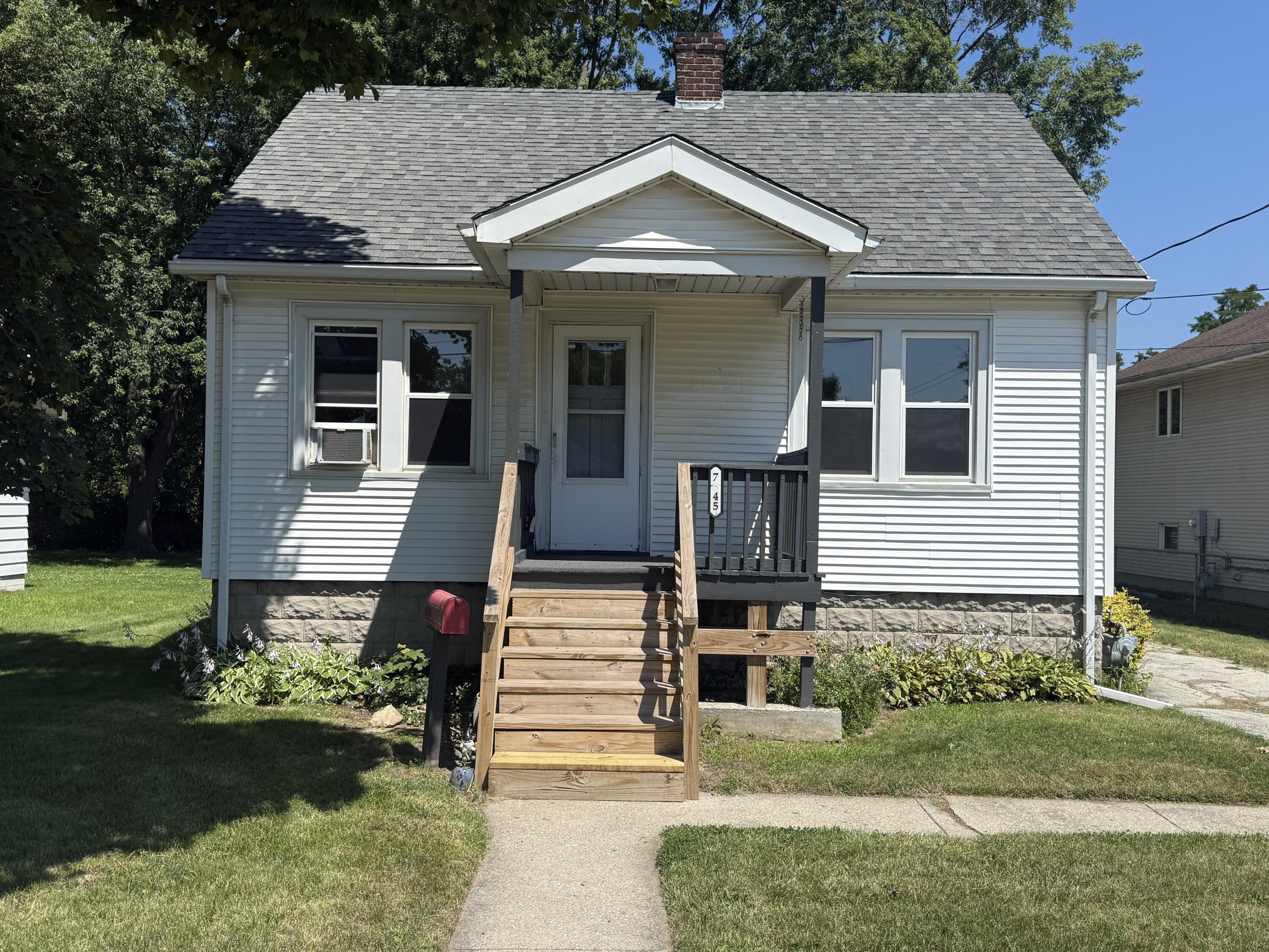 Photo 1 of 20 — 7545 New Hampshire Avenue, Hammond, IN 46323