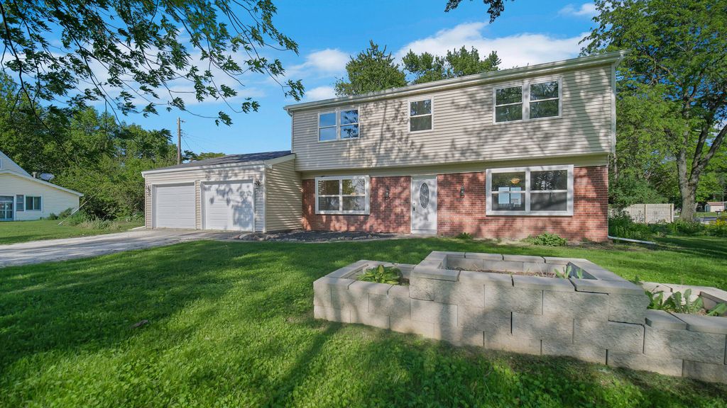 Photo of 731 Mccool Road, Valparaiso, IN 46385 (MLS # 839786)