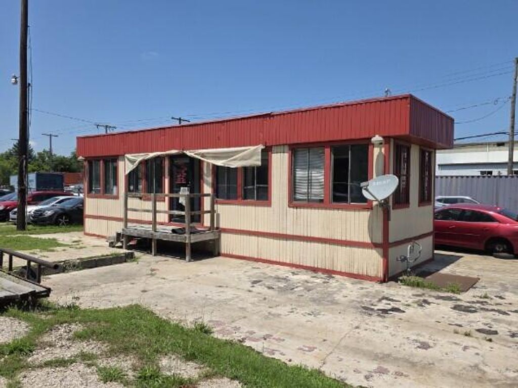 Photo of 2450 W Ridge Road, Gary, IN 46408 (MLS # 841794)