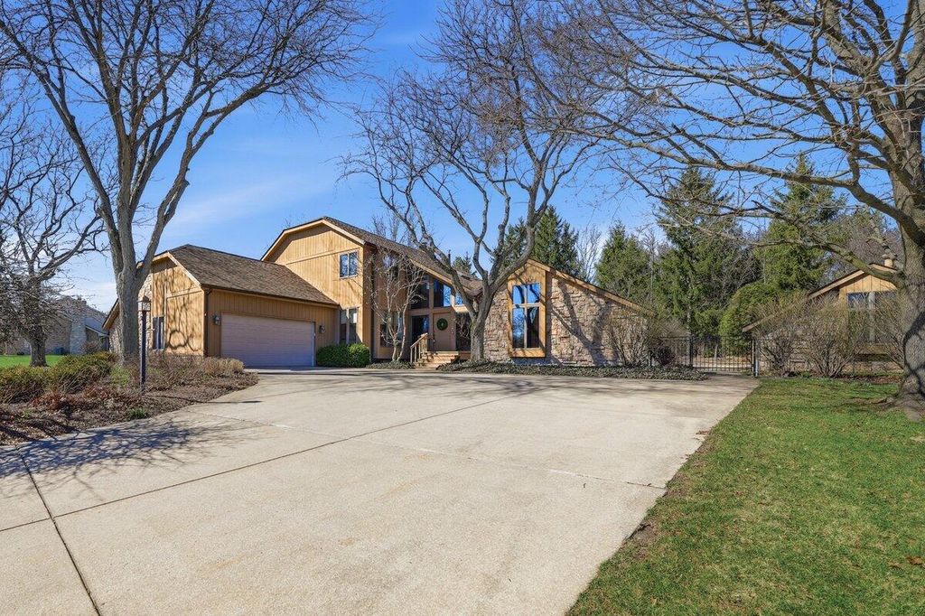 Photo of 505 Andover Drive, Valparaiso, IN 46383 (MLS # 835274)