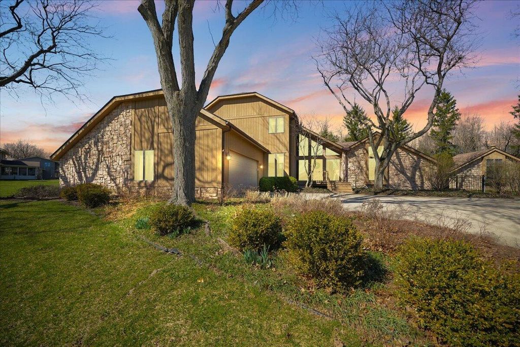 Photo of 505 Andover Drive, Valparaiso, IN 46383 (MLS # 835274)