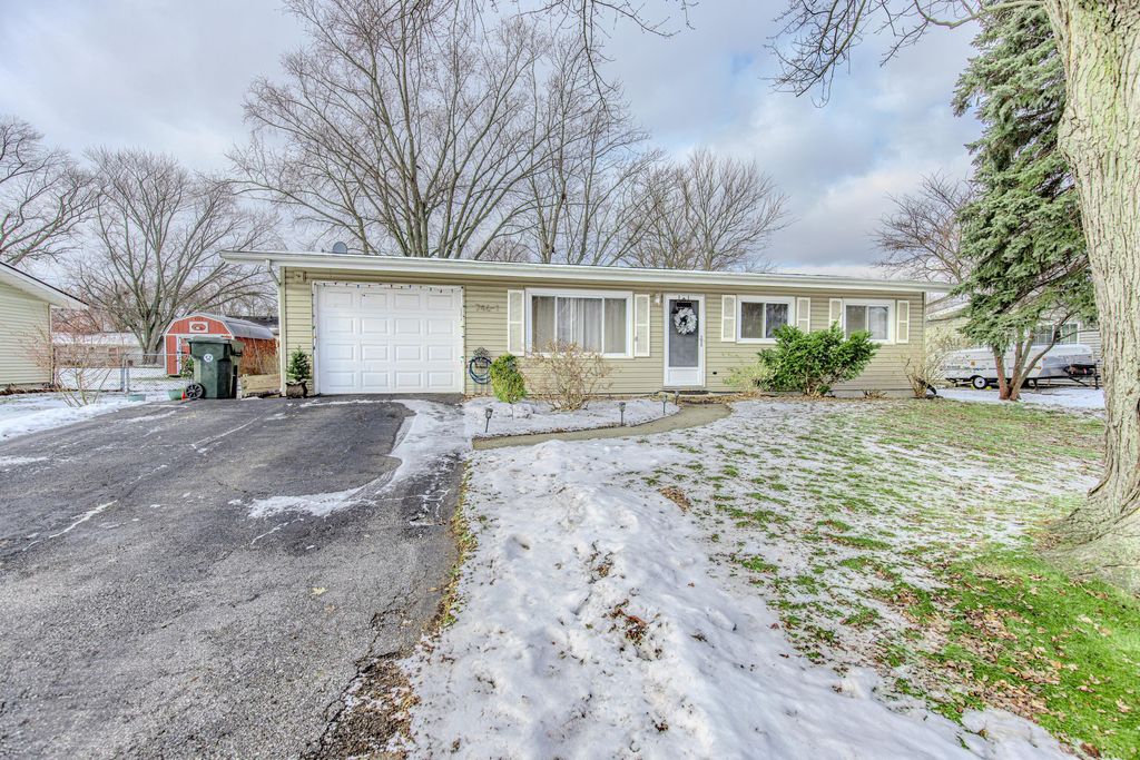Photo of 746-1 Acadia Road, Valparaiso, IN 46385 (MLS # 831802)