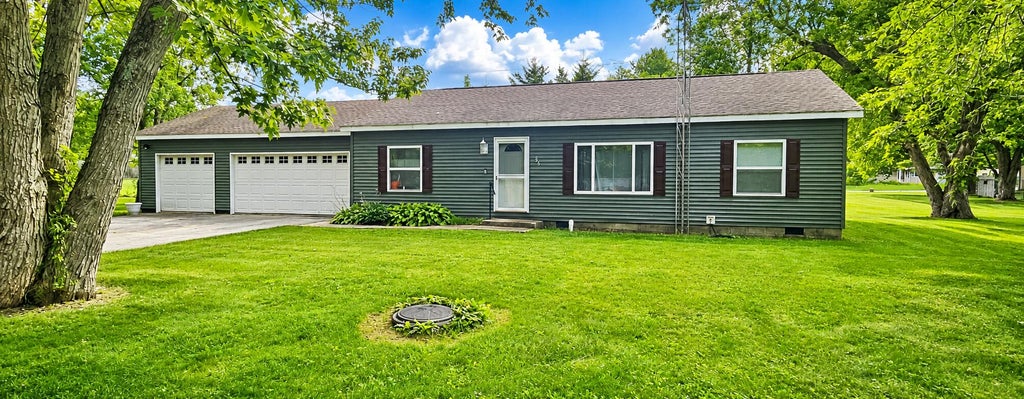 Photo of 36 S S Delmar Court Court, Hebron, IN 46341 (MLS # 847636)