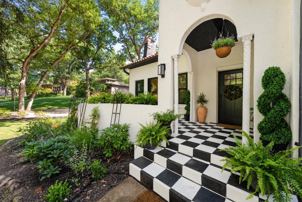 Photo of 2938 Mount Clair Way, Long Beach, IN 46360 (MLS # 841577)