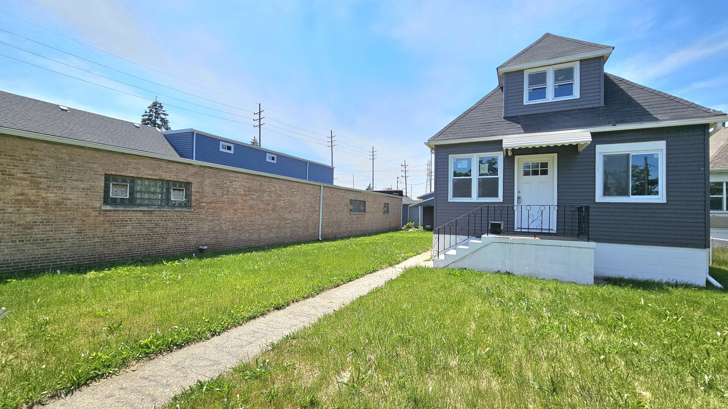 5042 Reading Avenue