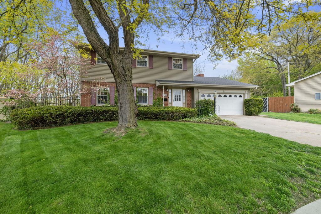 Photo of 218 W 38th Court, Griffith, IN 46319 (MLS # 838686)