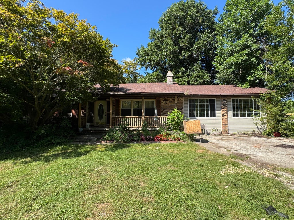 Photo of 236 S 150 E, Valparaiso, IN 46383 (MLS # 844864)