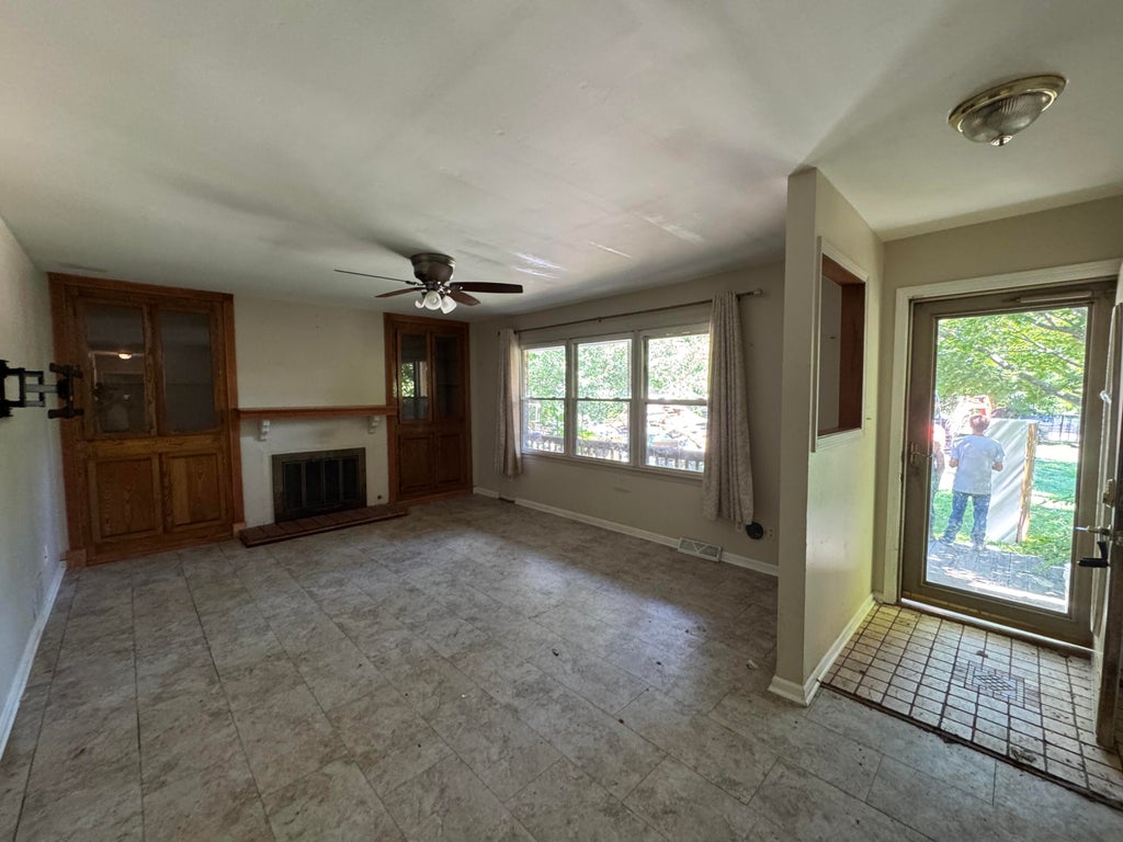 Photo of 236 S 150 E, Valparaiso, IN 46383 (MLS # 844864)