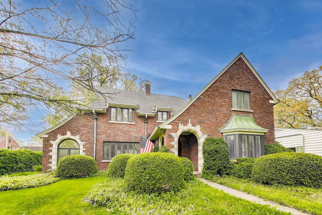 Photo of 213 Kenwood Place, Michigan City, IN 46360 (MLS # 839061)