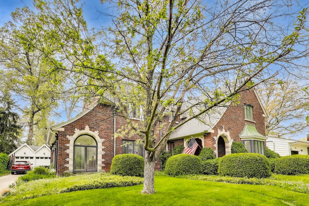 Photo of 213 Kenwood Place, Michigan City, IN 46360 (MLS # 839061)