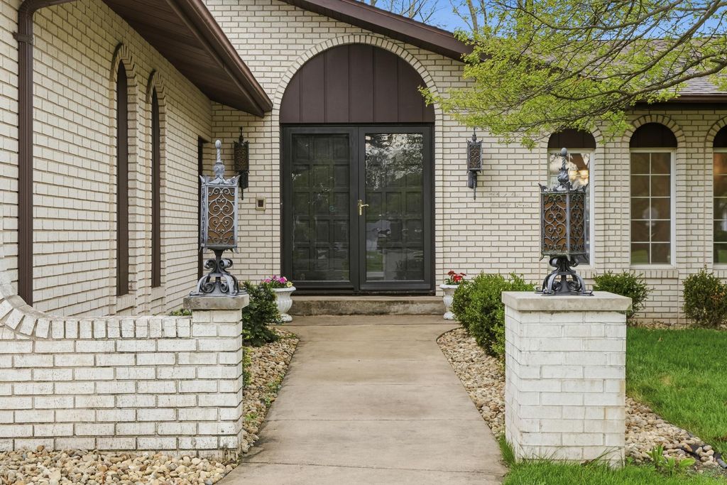 Photo of 2224 Robinhood Boulevard, Schererville, IN 46375 (MLS # 837900)
