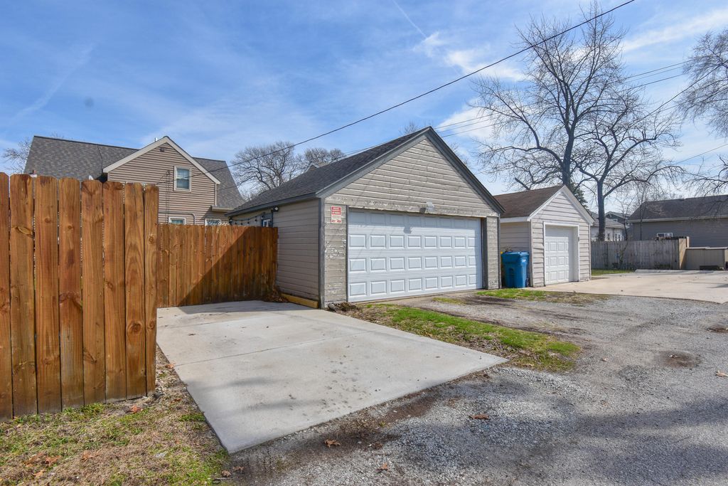 Photo of 338 N Lafayette Street, Griffith, IN 46319 (MLS # 835714)