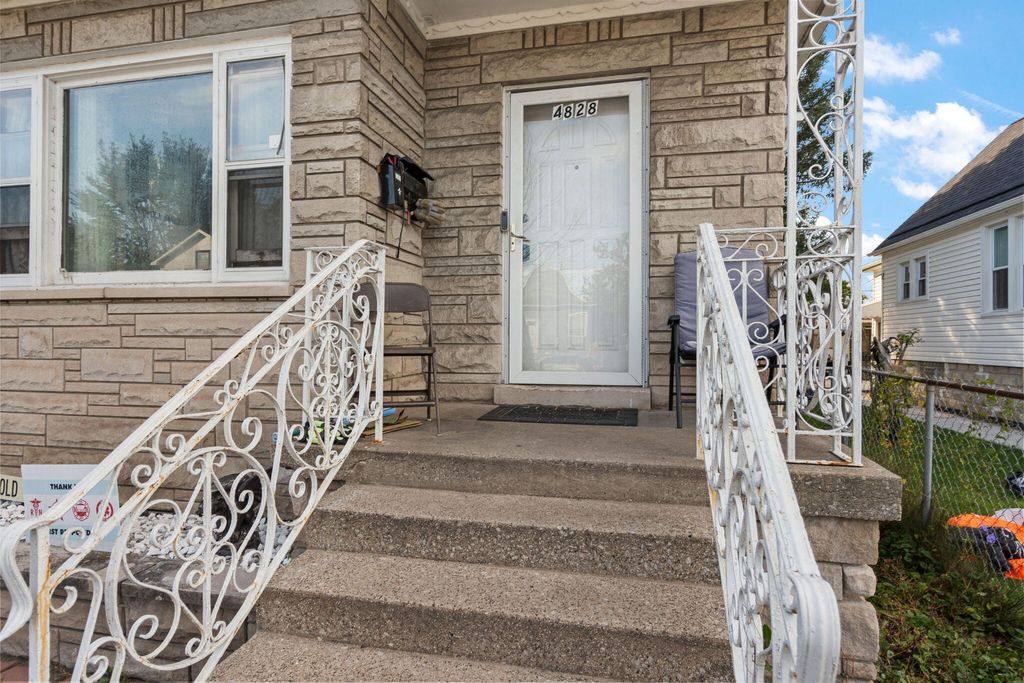 Photo of 4828 Oak Avenue, Hammond, IN 46327 (MLS # 833696)