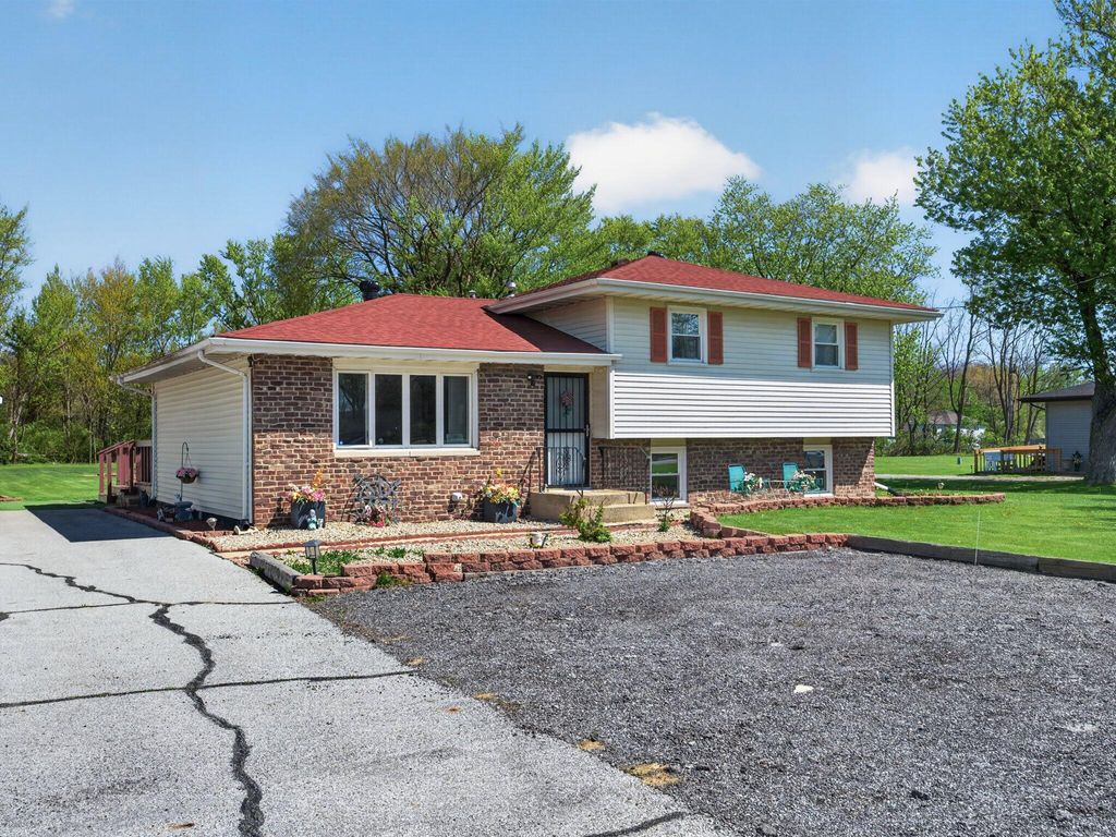 Photo of 4026 W 61st Avenue, Hobart, IN 46342 (MLS # 837962)