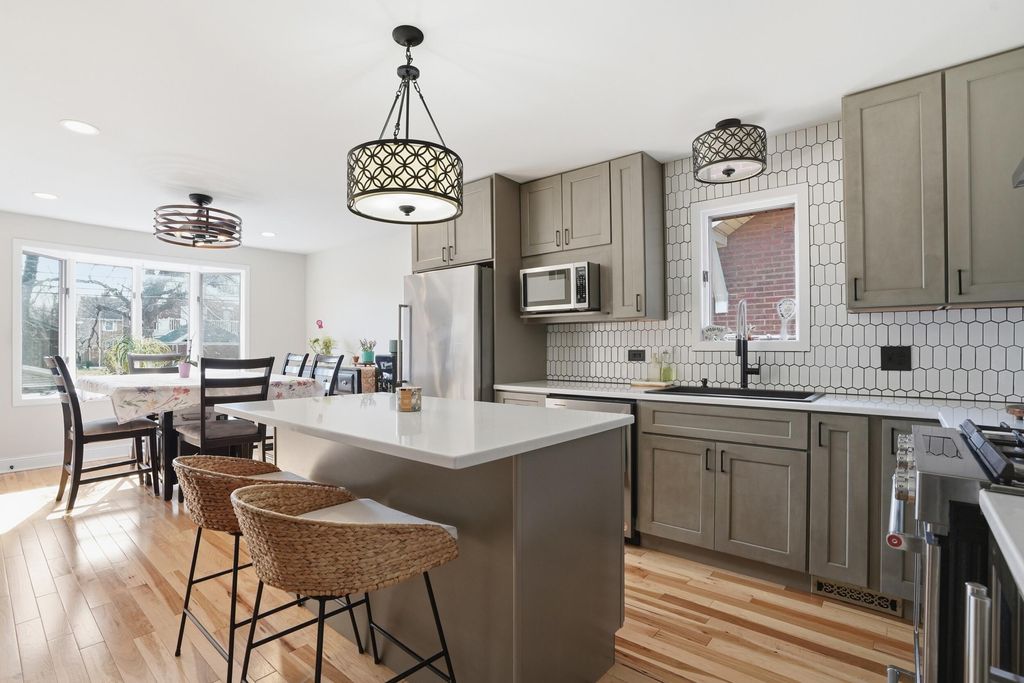 Photo of 1431 Lake Avenue, Whiting, IN 46394 (MLS # 837244)