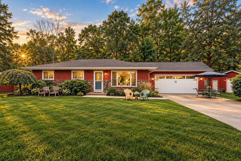 Photo of 559 N 450 E, Valparaiso, IN 46383 (MLS # 845506)