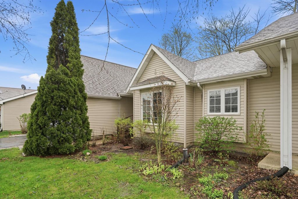 Photo of 2410 Primrose Drive, Valparaiso, IN 46383 (MLS # 837357)