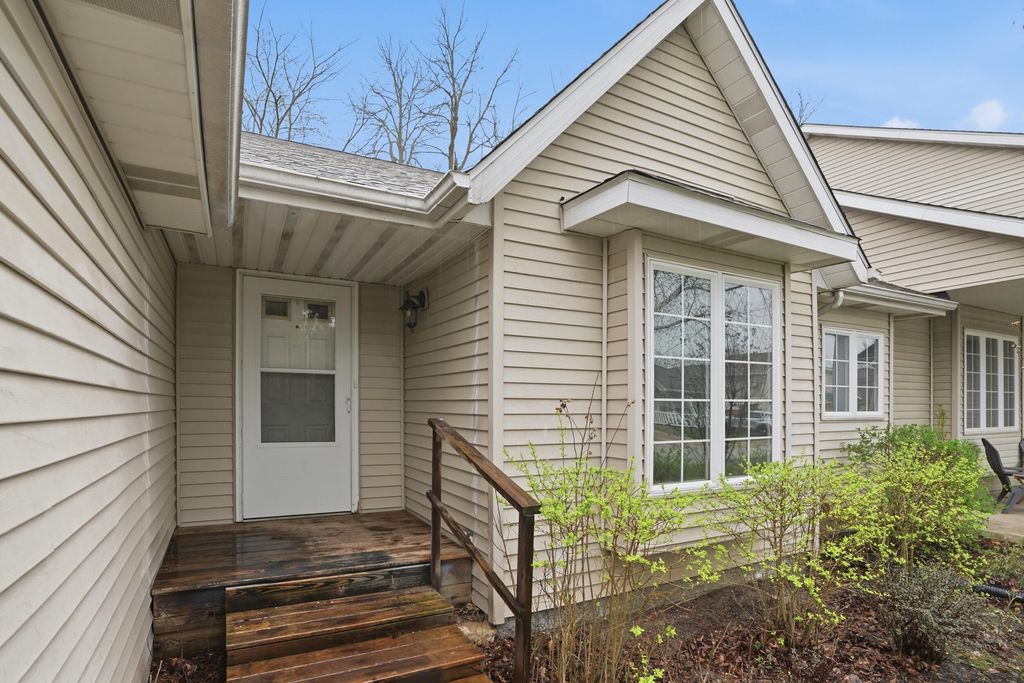 Photo of 2410 Primrose Drive, Valparaiso, IN 46383 (MLS # 837357)