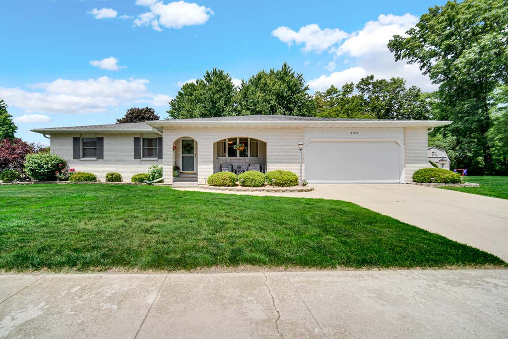 Photo of 2100 E 9th Place, Hobart, IN 46342 (MLS # 842087)