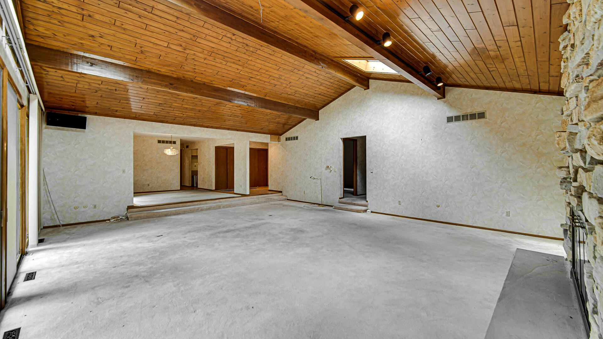 1612 Wren Court