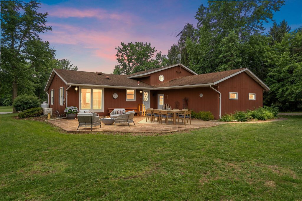 Photo of 7708 W 1300 S, Wanatah, IN 46390 (MLS # 836144)