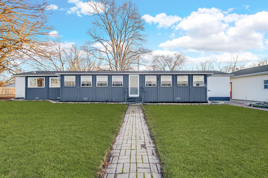 Photo of 9815 W 236th Avenue, Schneider, IN 46376 (MLS # 834143)