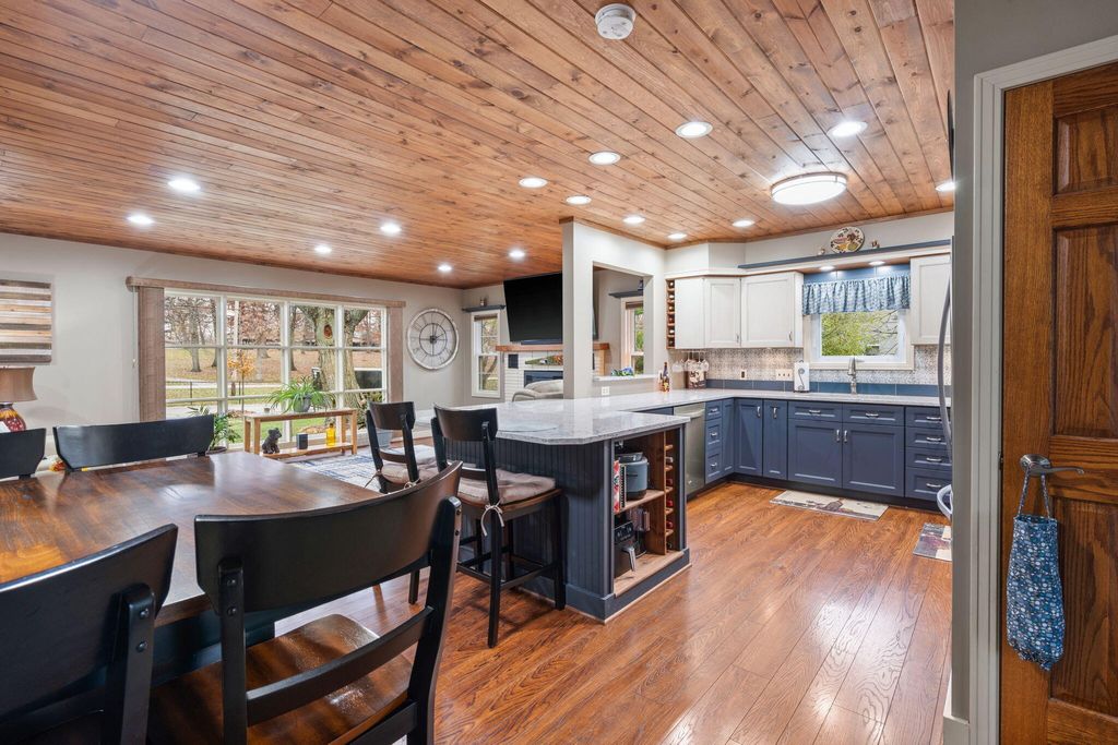 Photo of 240 W Greenwood Avenue, Crown Point, IN 46307 (MLS # 831375)