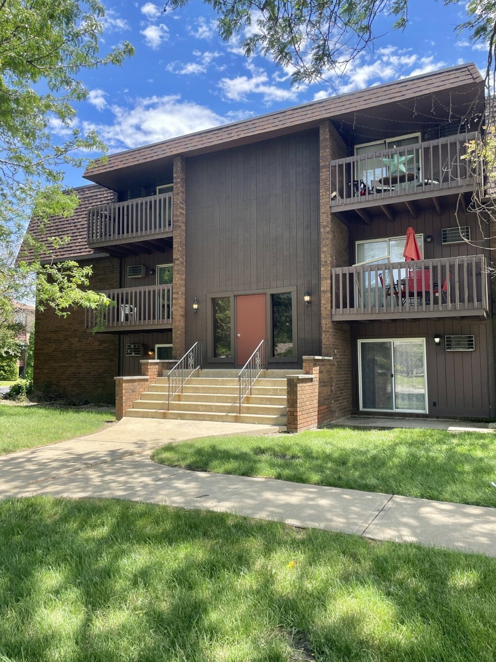 Photo of 10047 Kennedy Avenue #2b, Highland, IN 46322 (MLS # 840758)