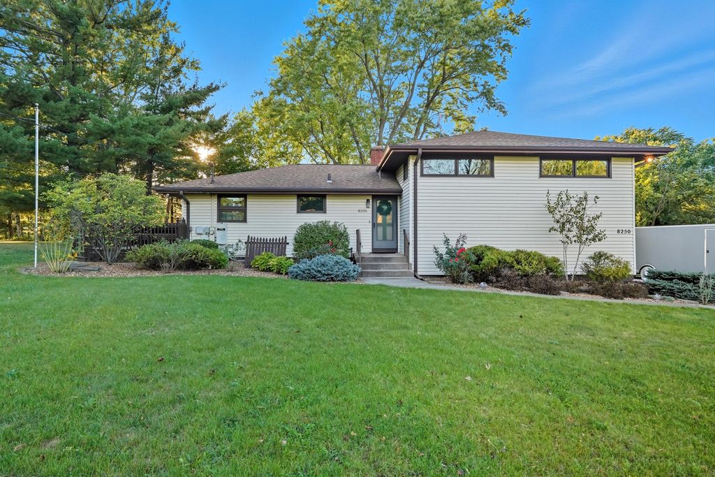 Photo of 8250 Columbia Avenue, Dyer, IN 46311 (MLS # 829276)