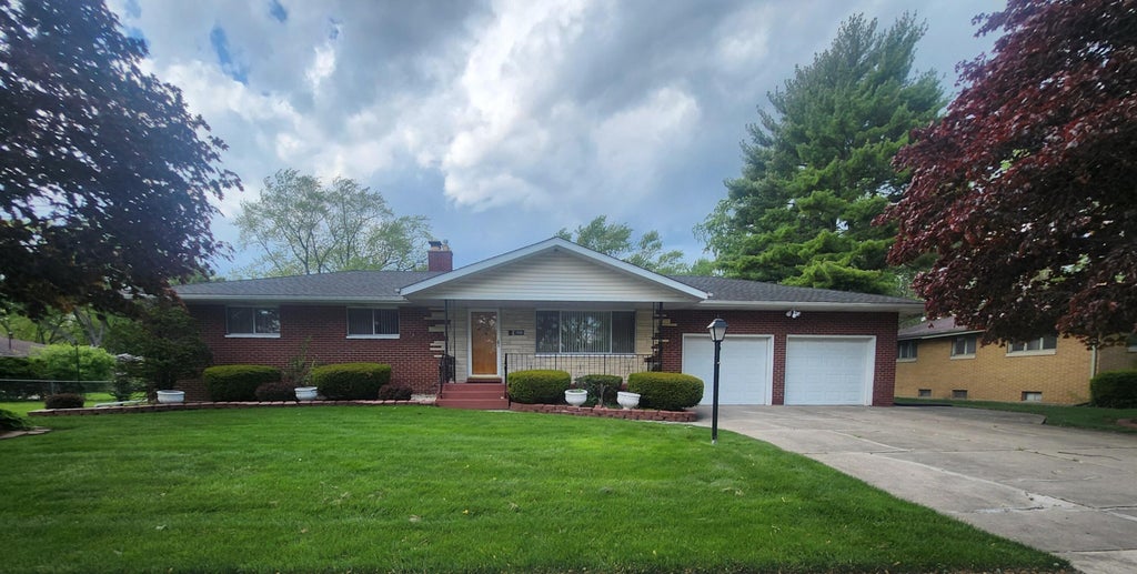 Photo of 1950 W 60th Place, Merrillville, IN 46410 (MLS # 846329)