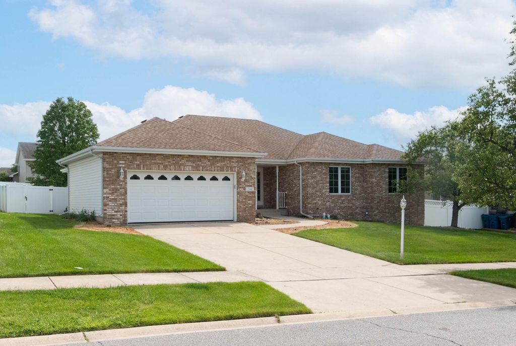 Photo of 54 Beiriger Drive, Dyer, IN 46311 (MLS # 839457)