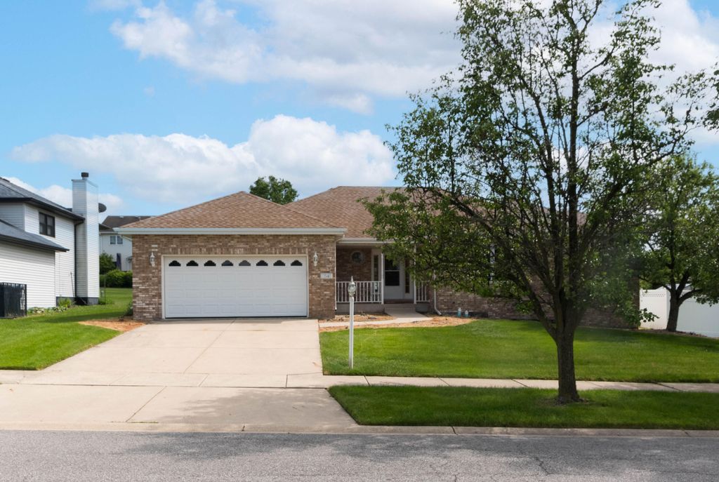 Photo of 54 Beiriger Drive, Dyer, IN 46311 (MLS # 839457)