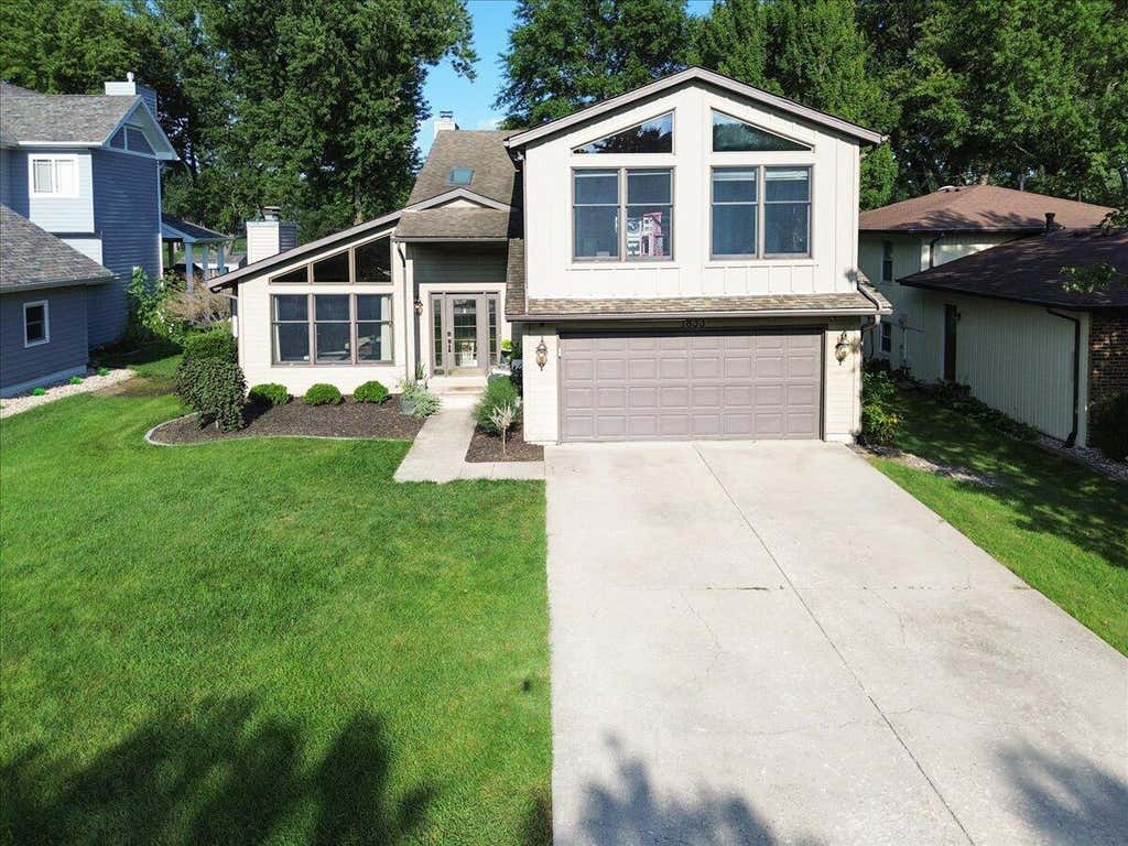 Photo of 1833 Sandy Beach Drive, Crown Point, IN 46307 (MLS # 843400)
