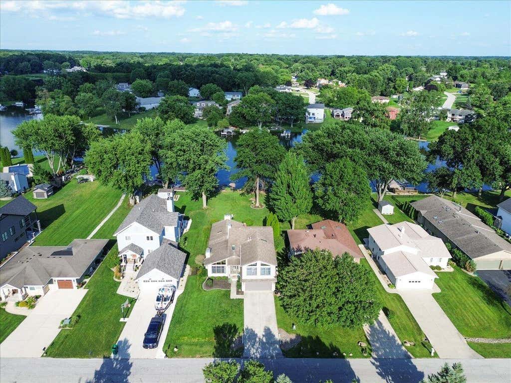 Photo of 1833 Sandy Beach Drive, Crown Point, IN 46307 (MLS # 843400)