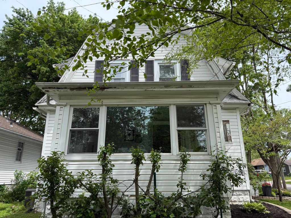 Photo of 601 Garfield Avenue, Valparaiso, IN 46383 (MLS # 839306)