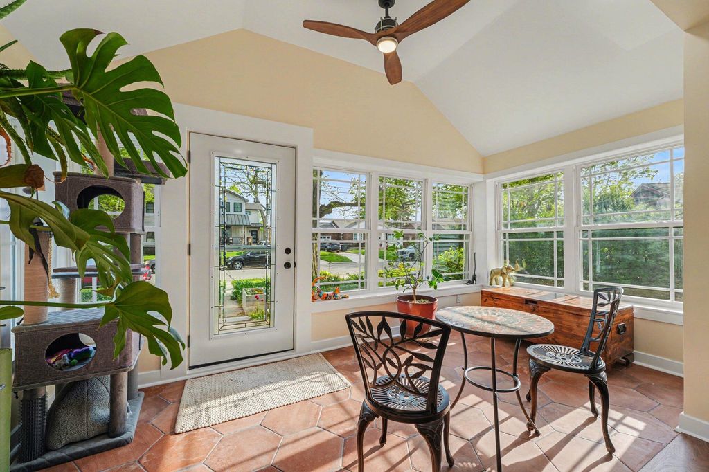 Photo of 819 E Jefferson Street, Valparaiso, IN 46383 (MLS # 837814)