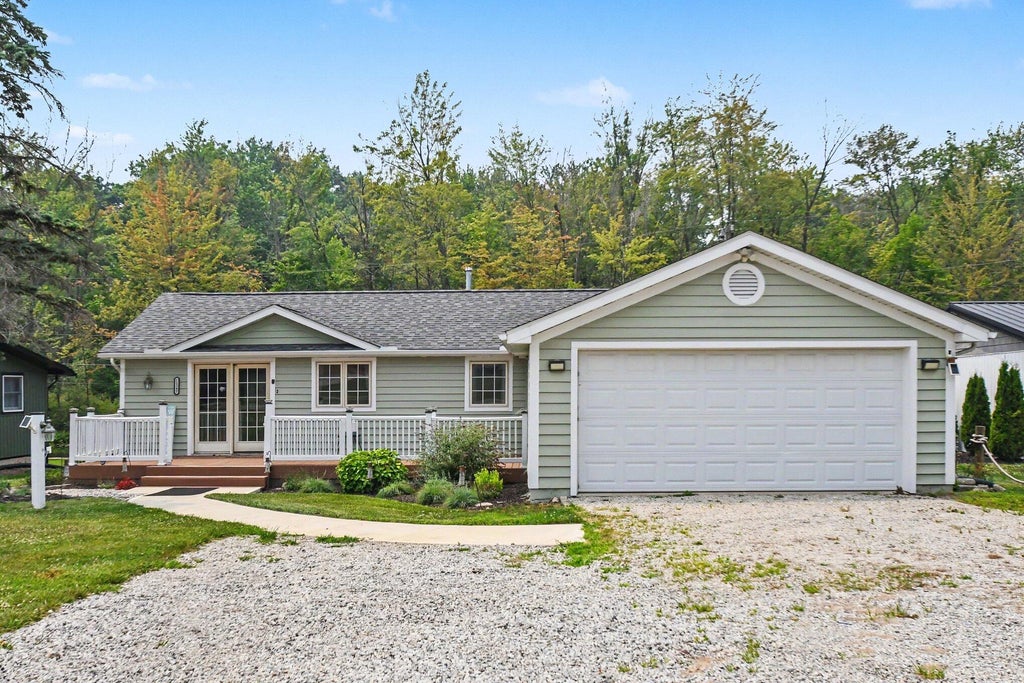 Photo of 11397 NE Wawasee Drive, Syracuse, IN 46567 (MLS # 843554)