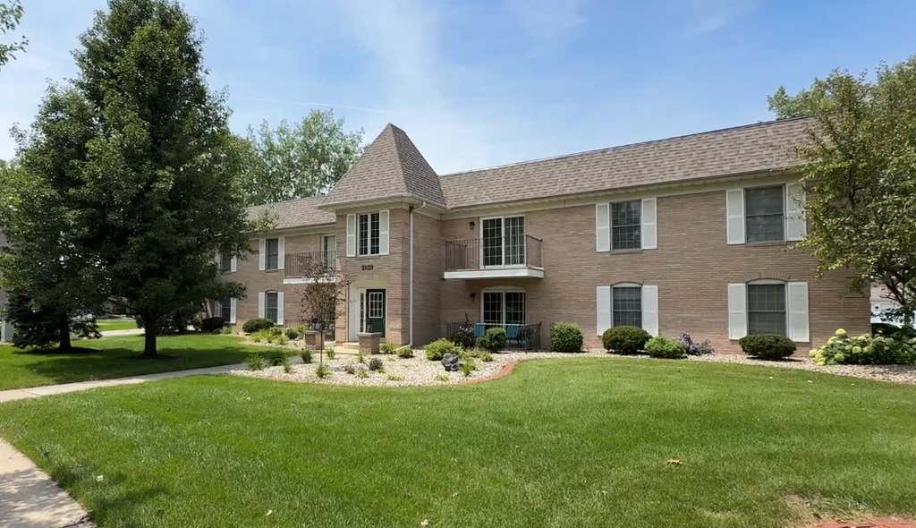 Photo of 2629 Georgetowne Drive #A1, Highland, IN 46322 (MLS # 842242)