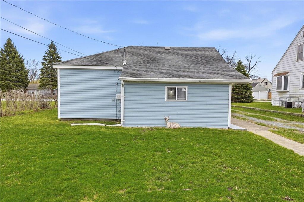 Photo of 2228 S Putnam St, Lake Station, IN 46405 (MLS # 835992)