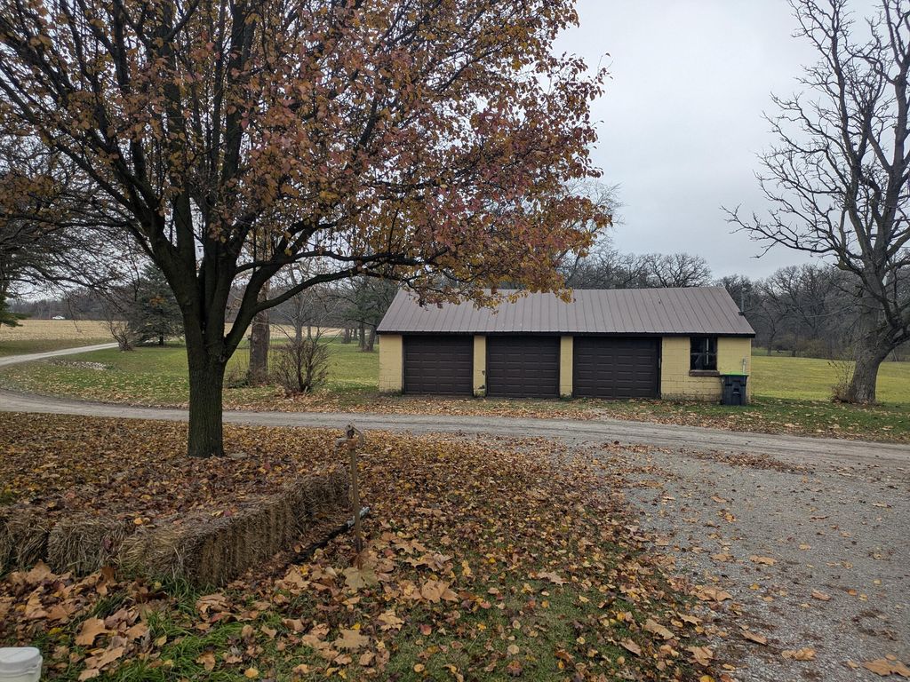 Photo of 15605 W 185th Avenue, Lowell, IN 46356 (MLS # 831381)