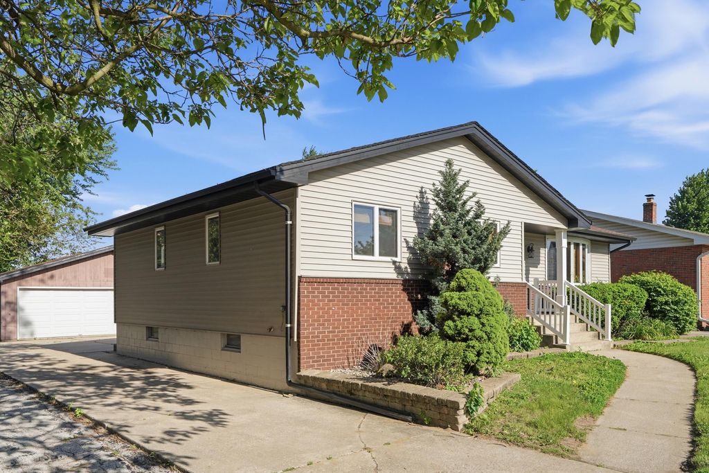 Photo of 8147 Harrison Avenue, Munster, IN 46321 (MLS # 839428)