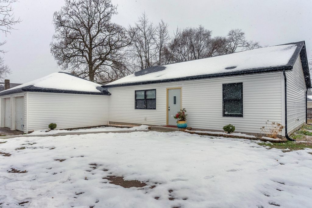 Photo of 25 E Grove Street, Wheatfield, IN 46392 (MLS # 831782)