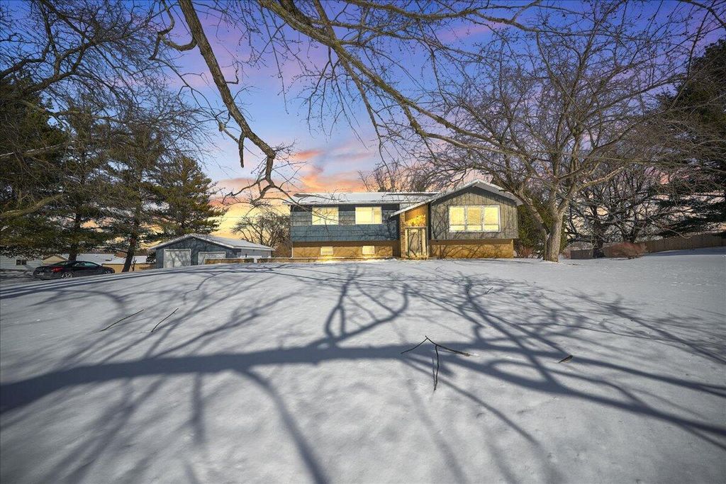 Photo of 805 W Wilson Street, Hebron, IN 46341 (MLS # 834095)